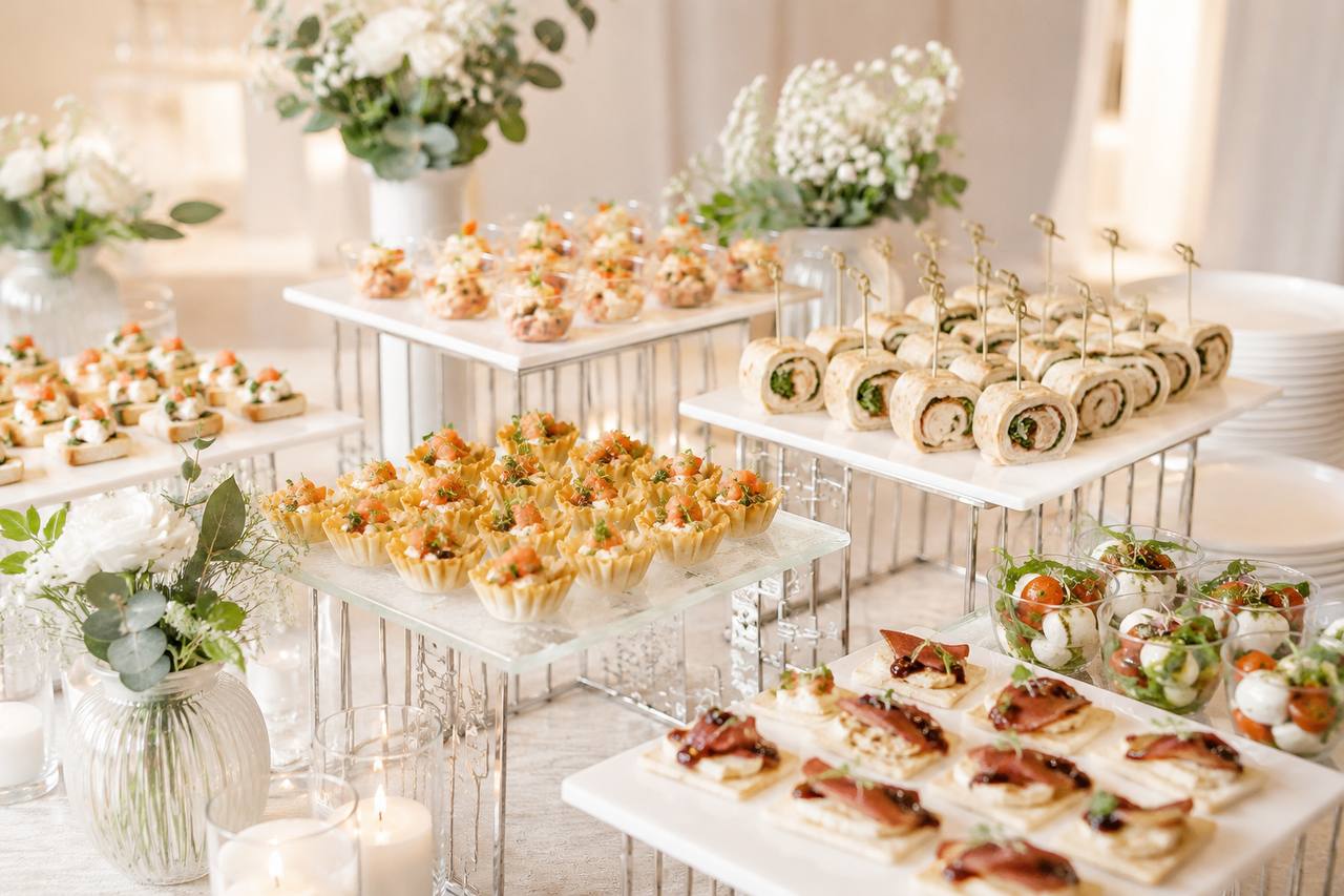 FULL-SERVICE CATERING